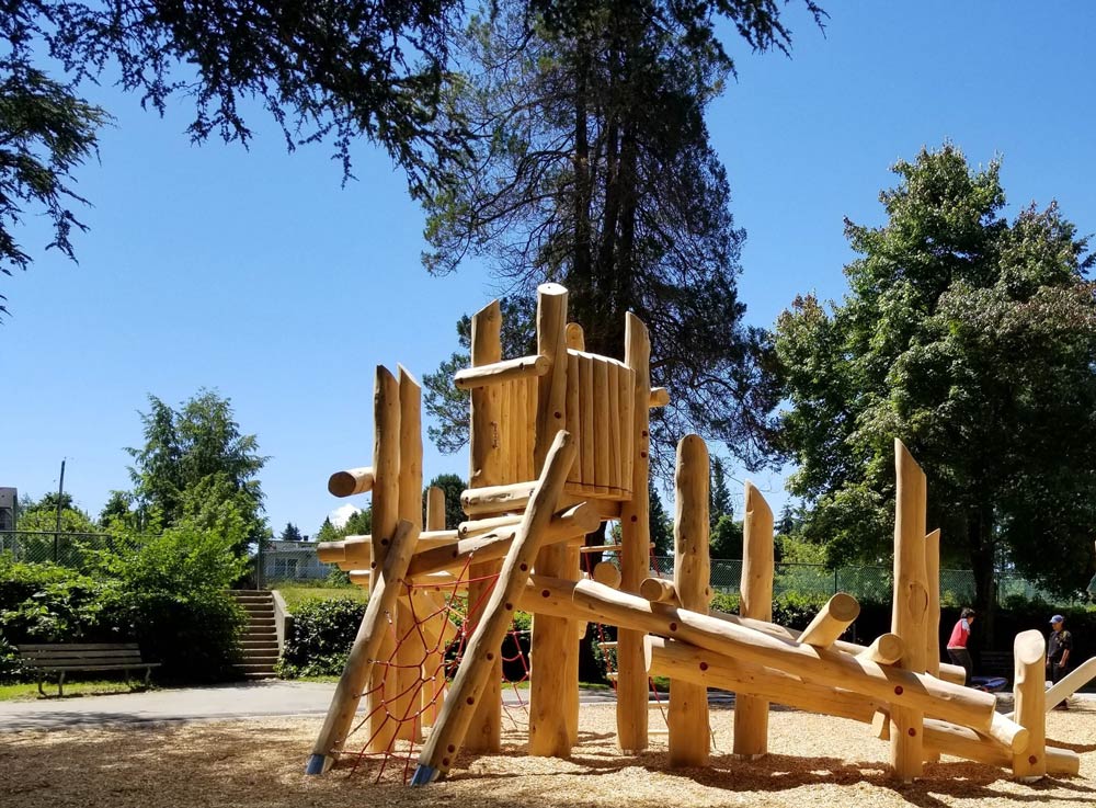 Cour à bois - Aires de jeux naturelles en bois massif