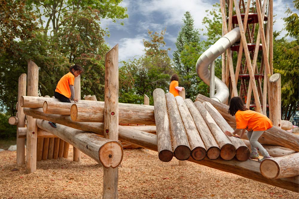 Cour à bois - Aires de jeux naturelles en bois massif