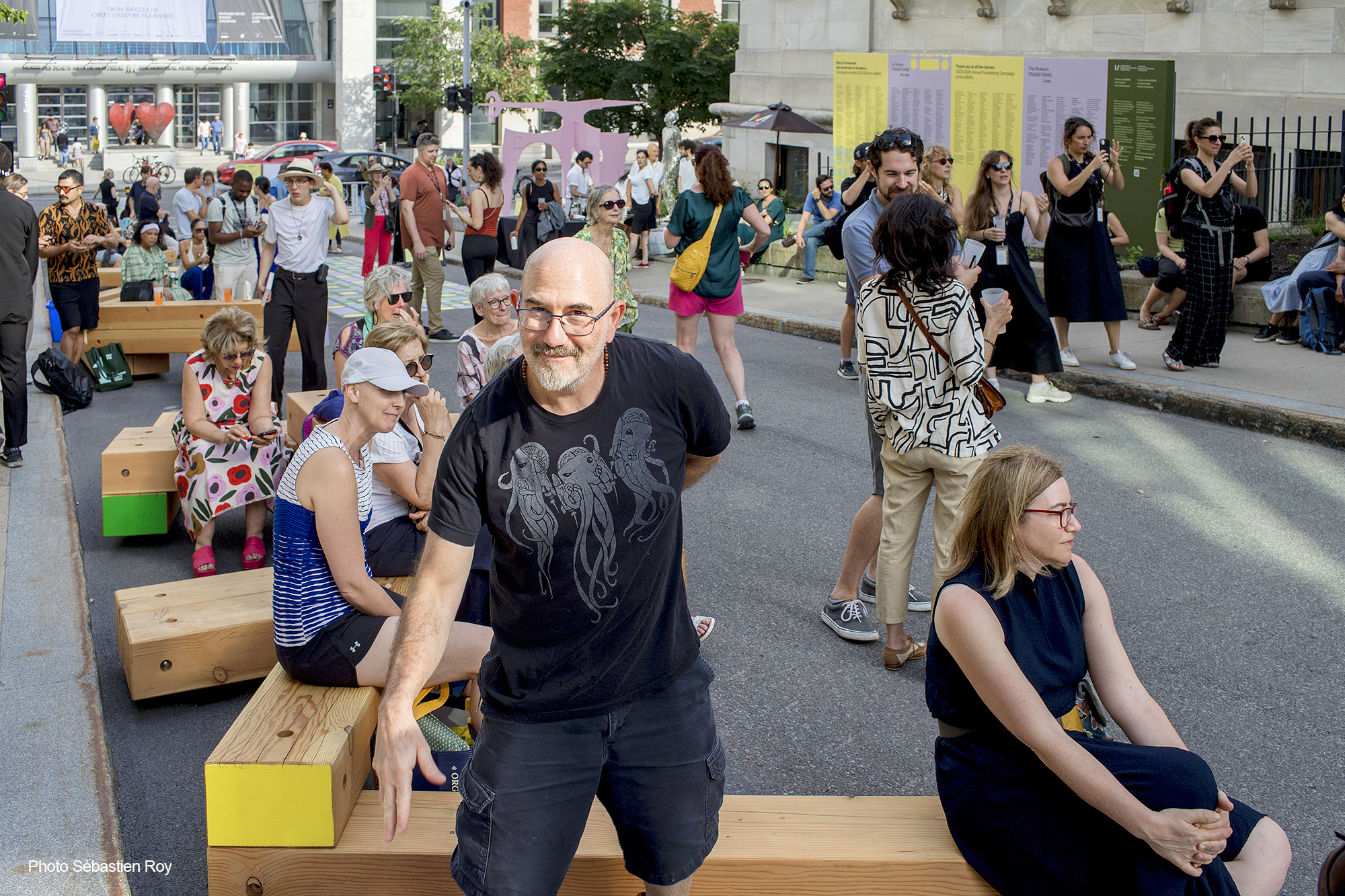 Place publique sur l'Avenue du Musée des Beaux-Arts de Montréal