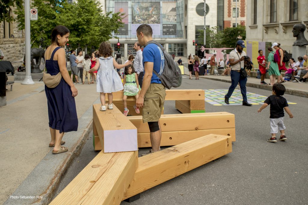 Place publique sur l'Avenue du Musée des Beaux-Arts de Montréal